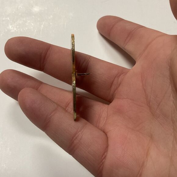 Disney/Pixar Finding Nemo Squirt Pin – Official 2004 Trading Collectible - Picture 6 of 6